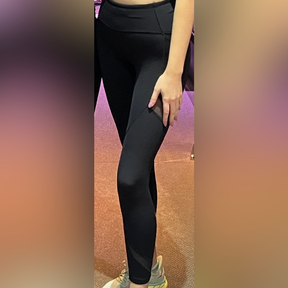 Lululemon High-Waisted Nulux Leggings w/ Mesh Detailing & Pockets - Black Size 4 - Picture 10 of 10